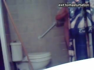 Eline мастурбує в в ванна кімната