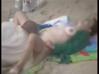 Matainas lielas skaistas sievietes masturbācija par the pludmale, bezmaksas sekss ed