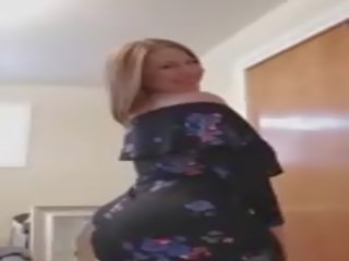Curvy vrouw met reusachtig bips en klein waist, volwassen klem 76