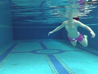 Δημόσιο rented κολυμπώντας πισίνα για εσείς lads με damsel dee
